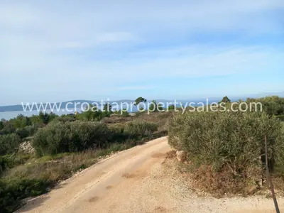 Zemljište 10.400 m², Otok Brač - blizu mora - 10