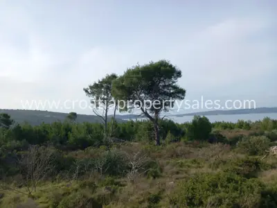 Zemljište 10.400 m², Otok Brač - blizu mora
