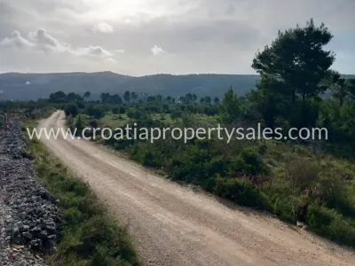 Zemljište 10.400 m², Otok Brač - blizu mora - 6