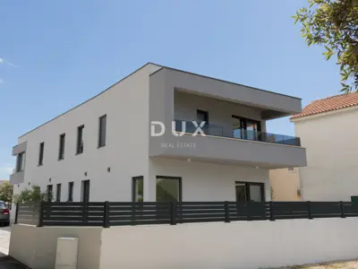 Šibenik, Žaborić, dvojna kuća, 123 m²