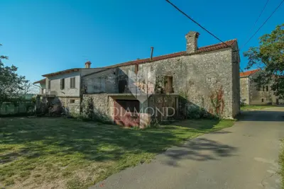 House complex 850 m², Buje and investment potential - 2