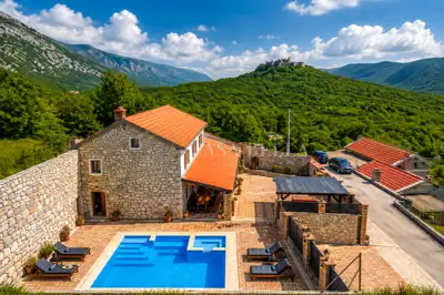 Vila 215 m², Drivenik - kamena vila s bazenom