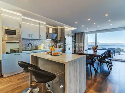 Novi Vinodolski - 70 Meter vom Meer entfernte moderne Villa mit Pool - 3