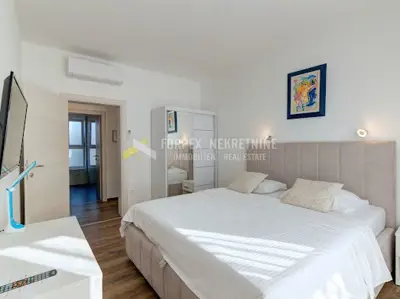 Novi Vinodolski - 70 Meter vom Meer entfernte moderne Villa mit Pool - 16