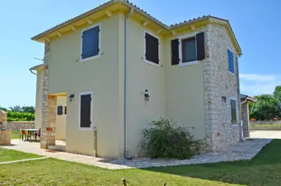 House 230 m², Medulin - pool and summer kitchen - 6