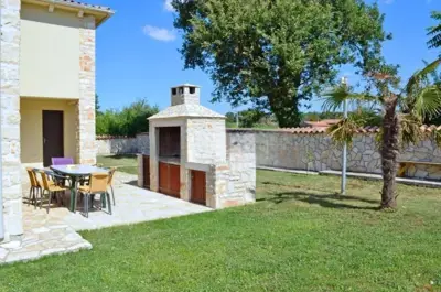 House 230 m², Medulin - pool and summer kitchen - 12