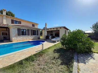 Kuća 230 m², Medulin - bazen i ljetna kuhinja