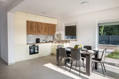 Dvojna kuća 140 m², Umag - grijani bazen i pogled na more - 10