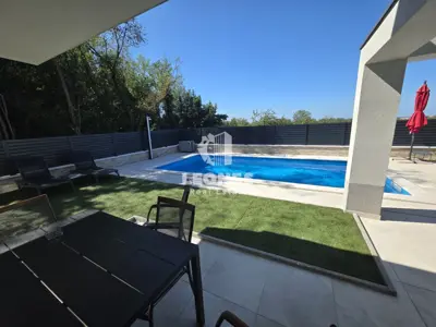 Dvojna kuća 140 m², Umag - grijani bazen i pogled na more - 7