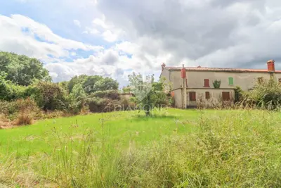 House 184 m², Barban - quiet street and view of Učka