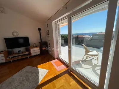 Pag Island - apartment with terrace near the sea