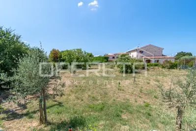 Građevinsko zemljište 1.222 m², Višnjan - mirna lokacija