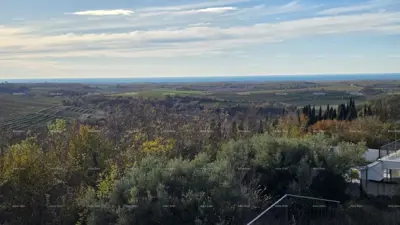 Buje – atraktivno zemljište s pogledom na more