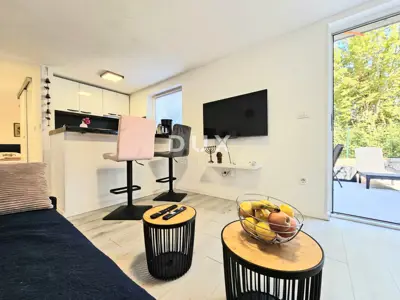 Apartman 50 m², Njivice - 50 m od mora i terasa 60 m² - 4