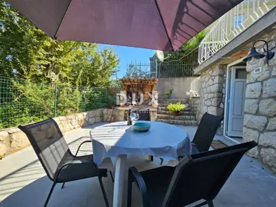 Apartman 50 m², Njivice - 50 m od mora i terasa 60 m² - 16