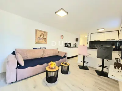 Apartman 50 m², Njivice - 50 m od mora i terasa 60 m²