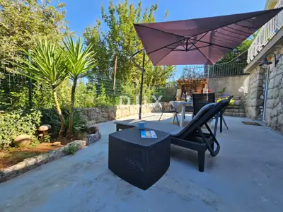 Apartman 50 m², Njivice - 50 m od mora i terasa 60 m² - 12
