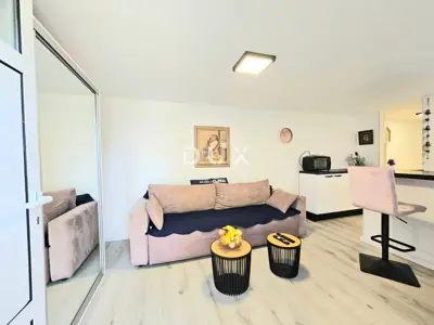 Apartman 50 m², Njivice - 50 m od mora i terasa 60 m² - 2
