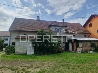 Wohn- und Geschäftsgebäude 452 m², Kraljevec na Sutli, Zentrum