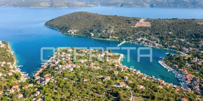 Građevinsko zemljište 470 m², Drvenik Veliki - 200 m od mora