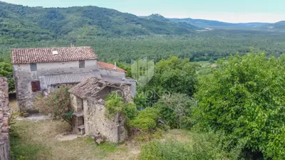 Imanje 550 m², Motovun - kamene ruševine i vrt - 6