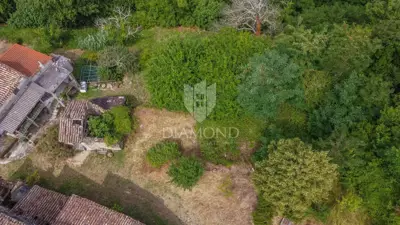 Imanje 550 m², Motovun - kamene ruševine i vrt - 3