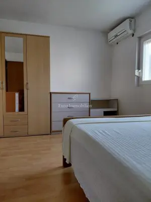 Pirovac, kuća s garažom i dvorištem - 10