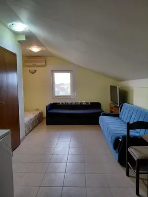 Pirovac, kuća s garažom i dvorištem - 14