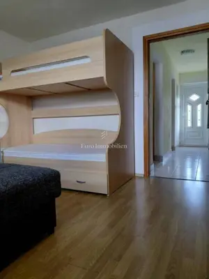 Pirovac, kuća s garažom i dvorištem - 8