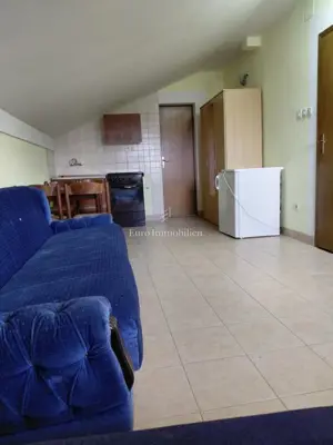 Pirovac, kuća s garažom i dvorištem - 15