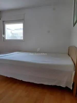 Pirovac, kuća s garažom i dvorištem - 7