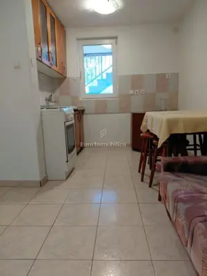 Pirovac, kuća s garažom i dvorištem - 3