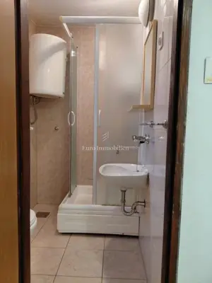 Pirovac, kuća s garažom i dvorištem - 11