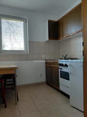 Pirovac, kuća s garažom i dvorištem - 2