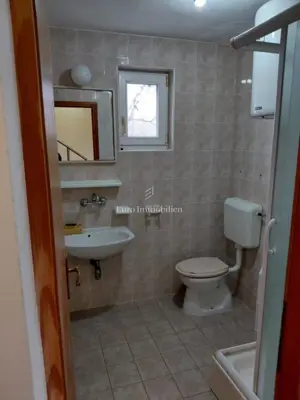 Pirovac, kuća s garažom i dvorištem - 12