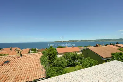 Crveni vrh - renovirana kuća s tri stambene jedinice