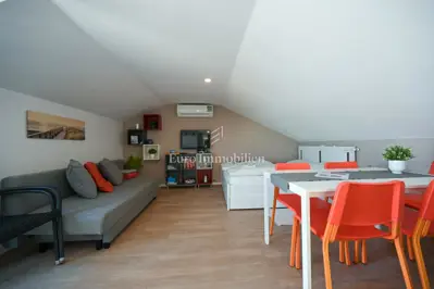 Crveni vrh - renovirana kuća s tri stambene jedinice - 2