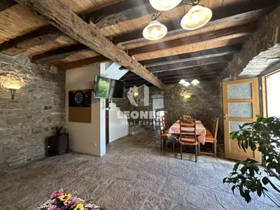 Kamena kuća, Oprtalj, bazen i dvorište od 200 m² - 14