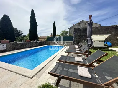 Kamena kuća, Oprtalj, bazen i dvorište od 200 m² - 3