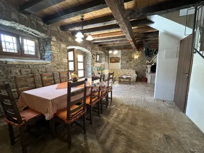 Kamena kuća, Oprtalj, bazen i dvorište od 200 m² - 10