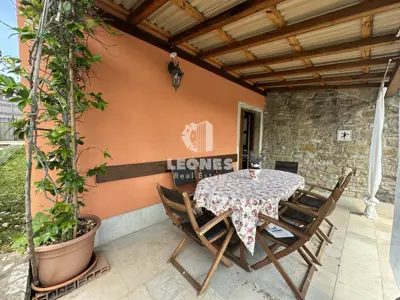 Kamena kuća, Oprtalj, bazen i dvorište od 200 m² - 8