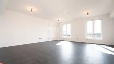 Sveti Ivan Zelina, CENTAR - Poslovni prostor za najam, 2. KAT - 40 m²