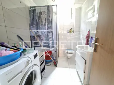 Kuća u Peščenici - Žitnjak, 6 soba, garaža i dvorište - 7