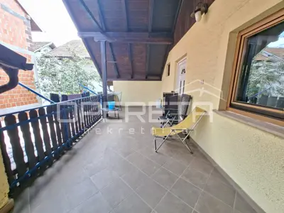 Kuća u Peščenici - Žitnjak, 6 soba, garaža i dvorište - 9