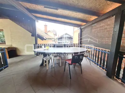 Kuća u Peščenici - Žitnjak, 6 soba, garaža i dvorište - 8