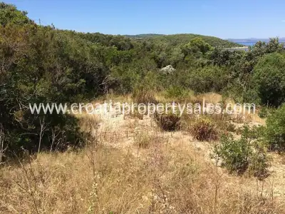 Baugrundstück 2.161 m², Šolta - 300 m vom Meer - 2