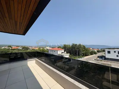 Krk, novogradnja, 170 m², krovna terasa i 2 parkinga!