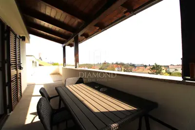 Stan 100 m², Srdoči - pogled na Kvarner i terasa 46 m² - 8
