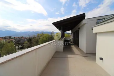 Stan 100 m², Srdoči - pogled na Kvarner i terasa 46 m² - 12