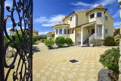 Villa 935 m², Vodice - Pool und großes Grundstück - 3